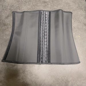 Abdominal for her waist trainer. Three settings to regulate slimming process.